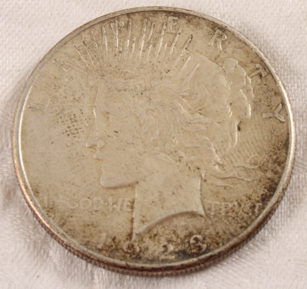 1923 S Peace Silver Dollar: 1923 S Peace Silver Dollar - Lot Size 3" x 2" x 1". 1 Lb. Photos are part of description (Live Auctioneers on displays a max of 20 photos -check other polatforms for all photos). Please ask