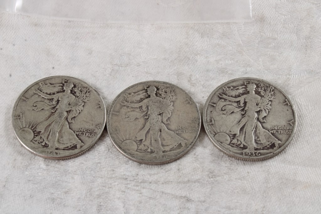 3 Walking Liberty Silver Half Dollars: 3 Walking Liberty Silver Half Dollars - Lot Size 3" x 2" x 1". 1 Lb. Photos are part of description (Live Auctioneers on displays a max of 20 photos -check other polatforms for all photos). Please