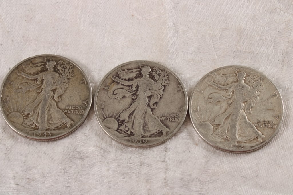 3 Walking Liberty Silver Half Dollars: 3 Walking Liberty Silver Half Dollars - Lot Size 3" x 2" x 1". 1 Lb. Photos are part of description (Live Auctioneers on displays a max of 20 photos -check other polatforms for all photos). Please