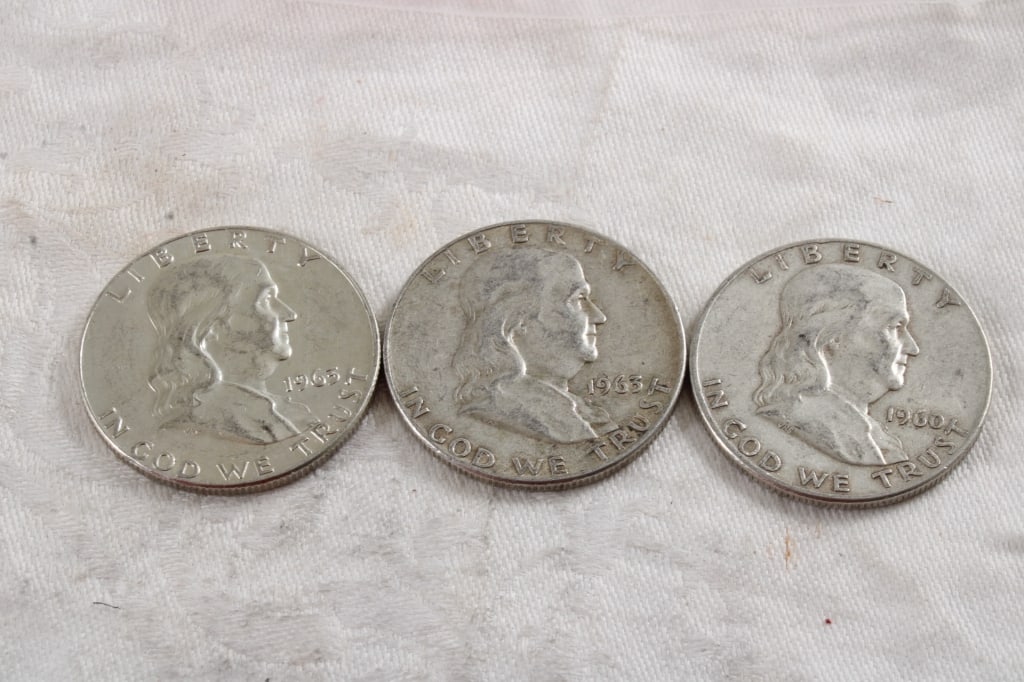 3 Franklin Silver Half Dollars: 3 Franklin Silver Half Dollars - Lot Size 3" x 2" x 1". 1 Lb. Photos are part of description (Live Auctioneers on displays a max of 20 photos -check other polatforms for all photos). Please ask