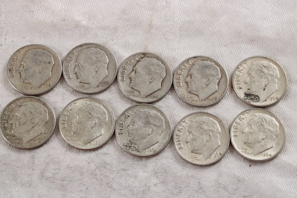 10 Roosevelt Silver Dimes: 10 Roosevelt Silver Dimes - Lot Size 3" x 2" x 1". 1 Lb. Photos are part of description (Live Auctioneers on displays a max of 20 photos -check other polatforms for all photos). Please ask questions