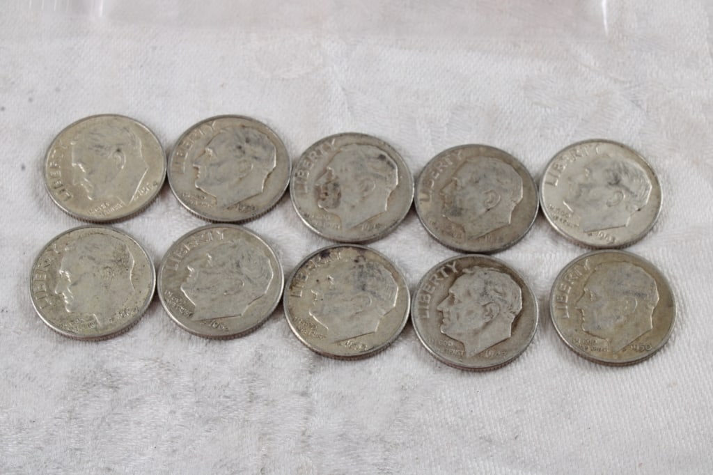 10 Roosevelt Silver Dimes: 10 Roosevelt Silver Dimes - Lot Size 3" x 2" x 1". 1 Lb. Photos are part of description (Live Auctioneers on displays a max of 20 photos -check other polatforms for all photos). Please ask questions
