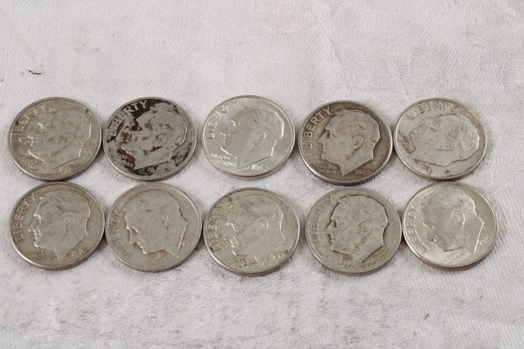 10 Roosevelt Silver Dimes: 10 Roosevelt Silver Dimes - Lot Size 3" x 2" x 1". 1 Lb. Photos are part of description (Live Auctioneers on displays a max of 20 photos -check other polatforms for all photos). Please ask questions