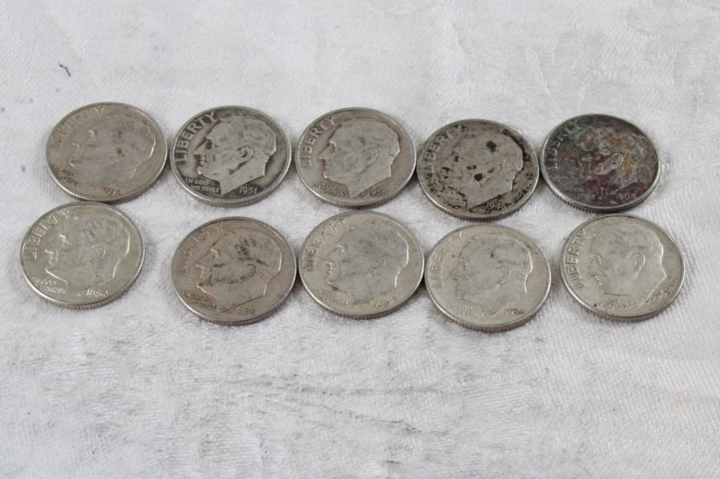 10 Roosevelt Silver Dimes: 10 Roosevelt Silver Dimes - Lot Size 3" x 2" x 1". 1 Lb. Photos are part of description (Live Auctioneers on displays a max of 20 photos -check other polatforms for all photos). Please ask questions a