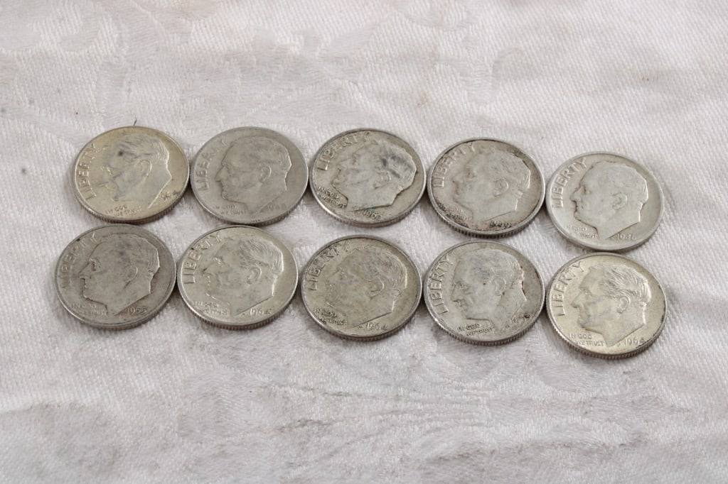 10 Roosevelt Silver Dimes: 10 Roosevelt Silver Dimes - Lot Size 3" x 2" x 1". 1 Lb. Photos are part of description (Live Auctioneers on displays a max of 20 photos -check other polatforms for all photos). Please ask questions