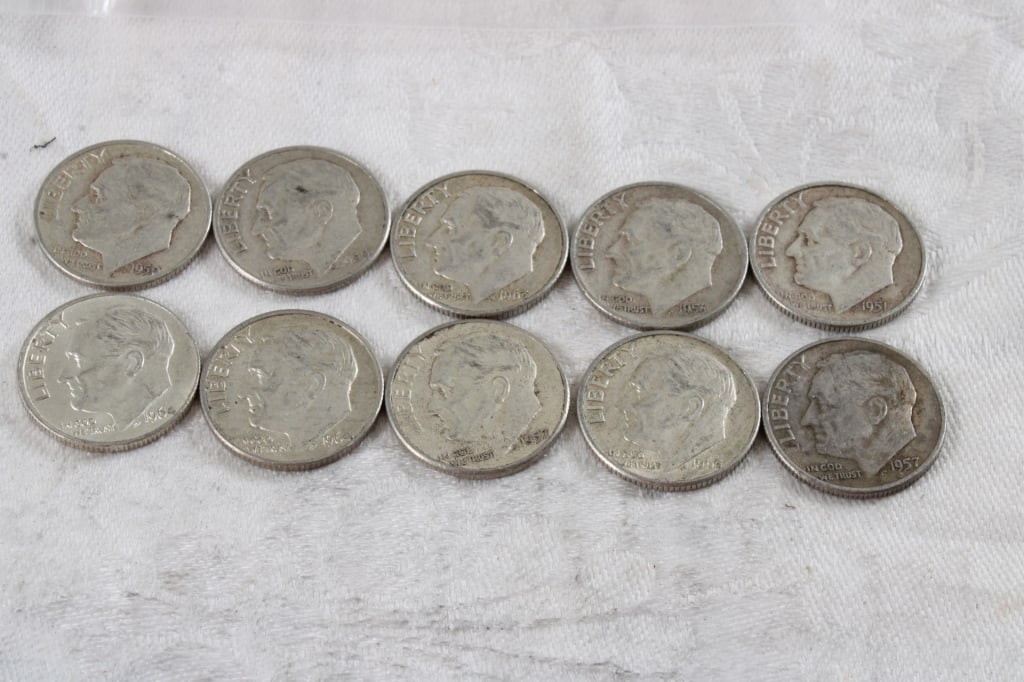 10 Roosevelt Silver Dimes: 10 Roosevelt Silver Dimes - Lot Size 3" x 2" x 1". 1 Lb. Photos are part of description (Live Auctioneers on displays a max of 20 photos -check other polatforms for all photos). Please ask questions