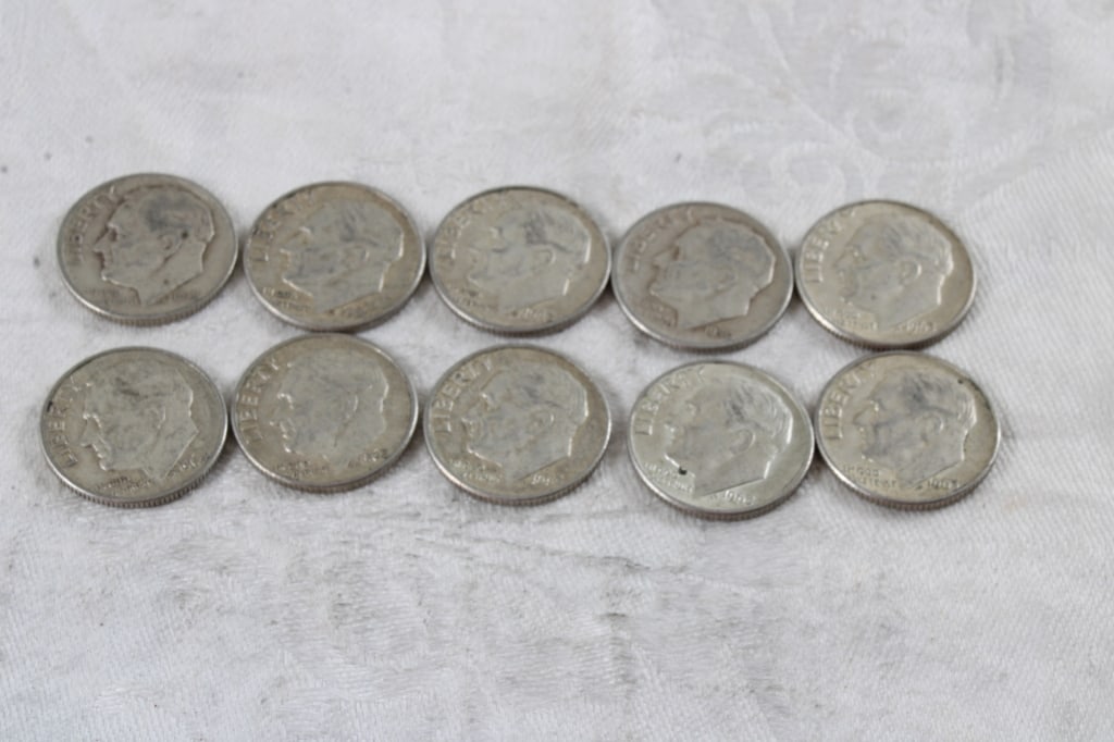 10 Roosevelt Silver Dimes: 10 Roosevelt Silver Dimes - Lot Size 3" x 2" x 1". 1 Lb. Photos are part of description (Live Auctioneers on displays a max of 20 photos -check other polatforms for all photos). Please ask questions