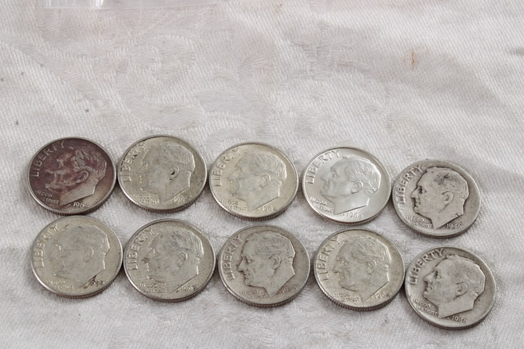 10 Roosevelt Silver Dimes: 10 Roosevelt Silver Dimes - Lot Size 3" x 2" x 1". 1 Lb. Photos are part of description (Live Auctioneers on displays a max of 20 photos -check other polatforms for all photos). Please ask questions