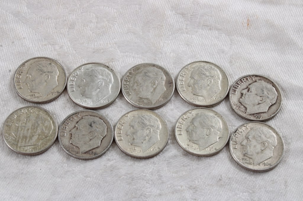 10 Roosevelt Silver Dimes: 10 Roosevelt Silver Dimes - Lot Size 3" x 2" x 1". 1 Lb. Photos are part of description (Live Auctioneers on displays a max of 20 photos -check other polatforms for all photos). Please ask questions