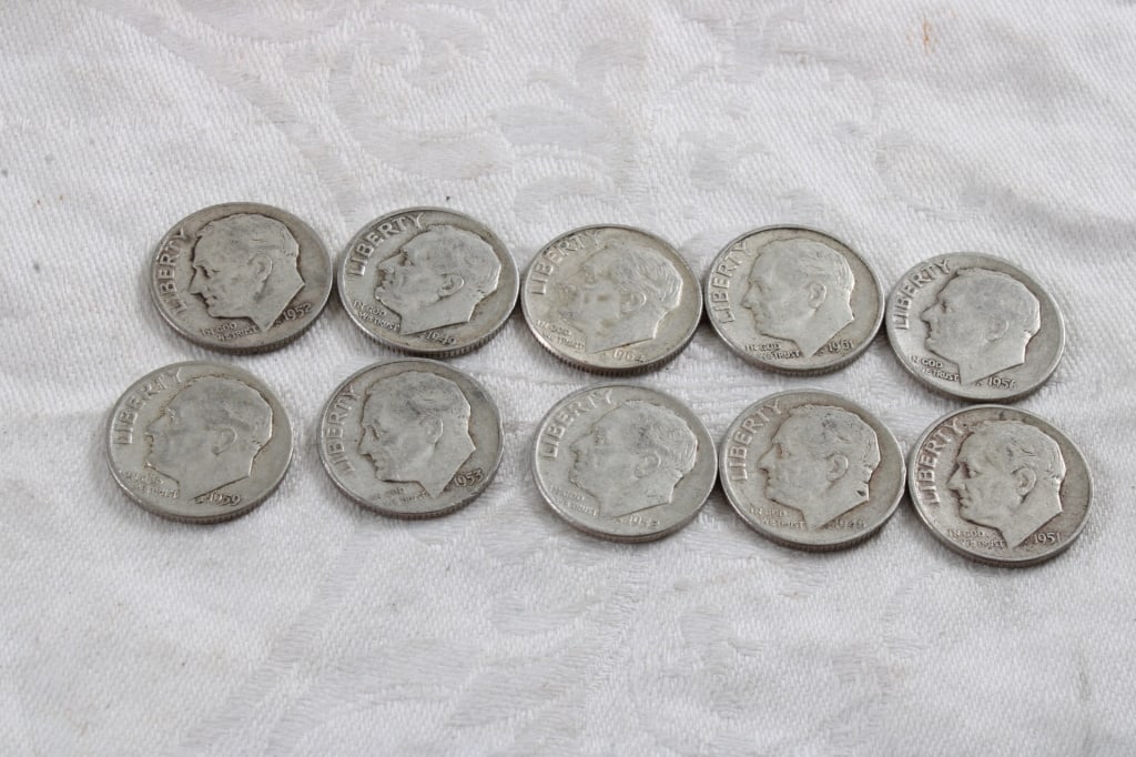 10 Roosevelt Silver Dimes: 10 Roosevelt Silver Dimes - Lot Size 3" x 2" x 1". 1 Lb. Photos are part of description (Live Auctioneers on displays a max of 20 photos -check other polatforms for all photos). Please ask questions