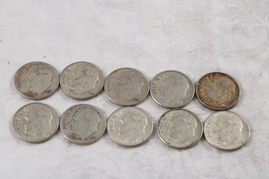 10 Roosevelt Silver Dimes: 10 Roosevelt Silver Dimes - Lot Size 3" x 2" x 1". 1 Lb. Photos are part of description (Live Auctioneers on displays a max of 20 photos -check other polatforms for all photos). Please ask questions