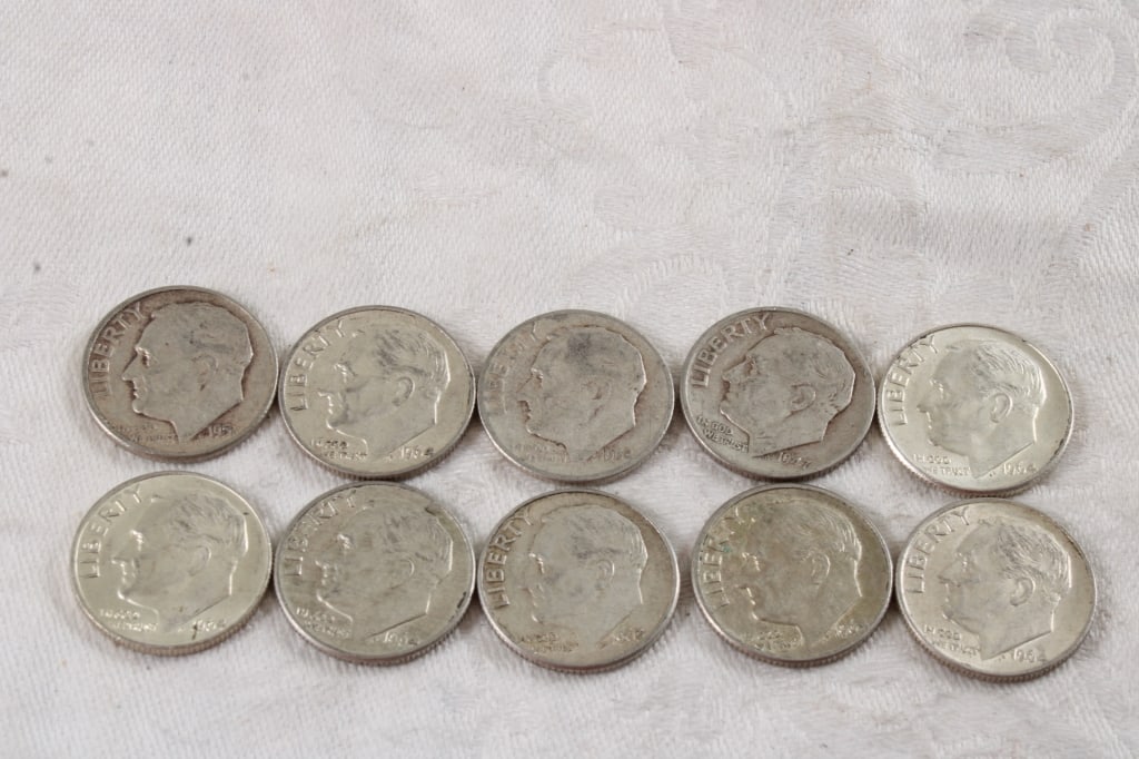 10 Roosevelt Silver Dimes: 10 Roosevelt Silver Dimes - Lot Size 3" x 2" x 1". 1 Lb. Photos are part of description (Live Auctioneers on displays a max of 20 photos -check other polatforms for all photos). Please ask questions