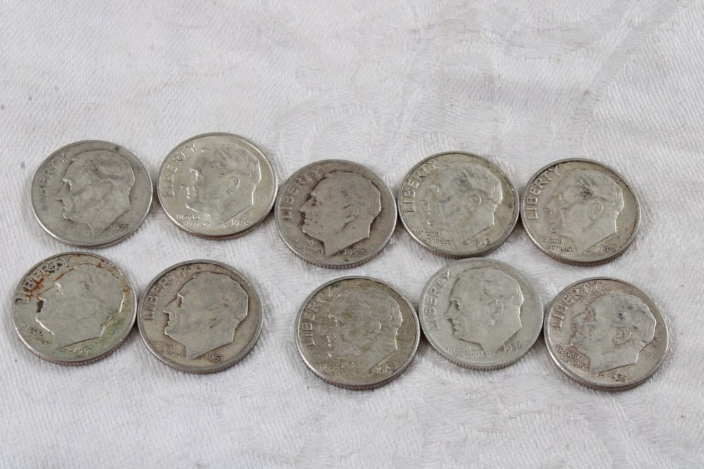 10 Roosevelt Silver Dimes: 10 Roosevelt Silver Dimes - Lot Size 3" x 2" x 1". 1 Lb. Photos are part of description (Live Auctioneers on displays a max of 20 photos -check other polatforms for all photos). Please ask questions