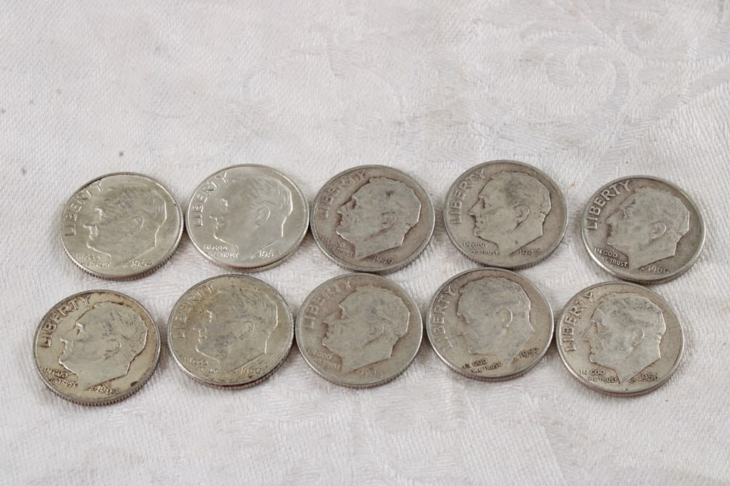 10 Roosevelt Silver Dimes: 10 Roosevelt Silver Dimes - Lot Size 3" x 2" x 1". 1 Lb. Photos are part of description (Live Auctioneers on displays a max of 20 photos -check other polatforms for all photos). Please ask questions a