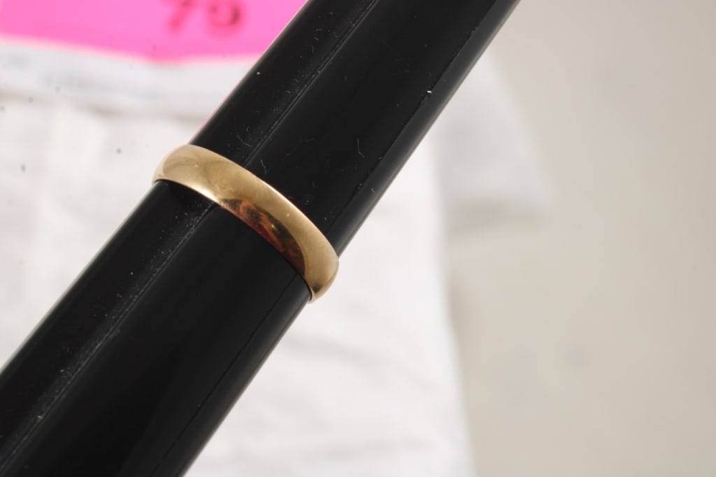 14K Gold Ring Size 8 - 5