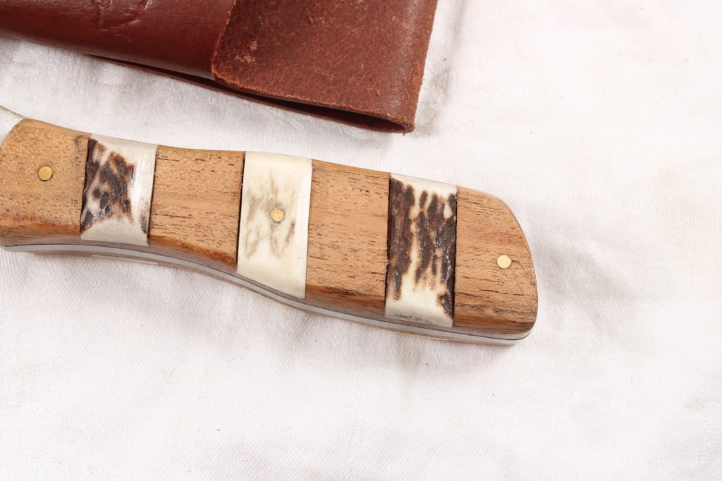 2 Fox & Hound Fixed Blade Knives in Sheaths - 2