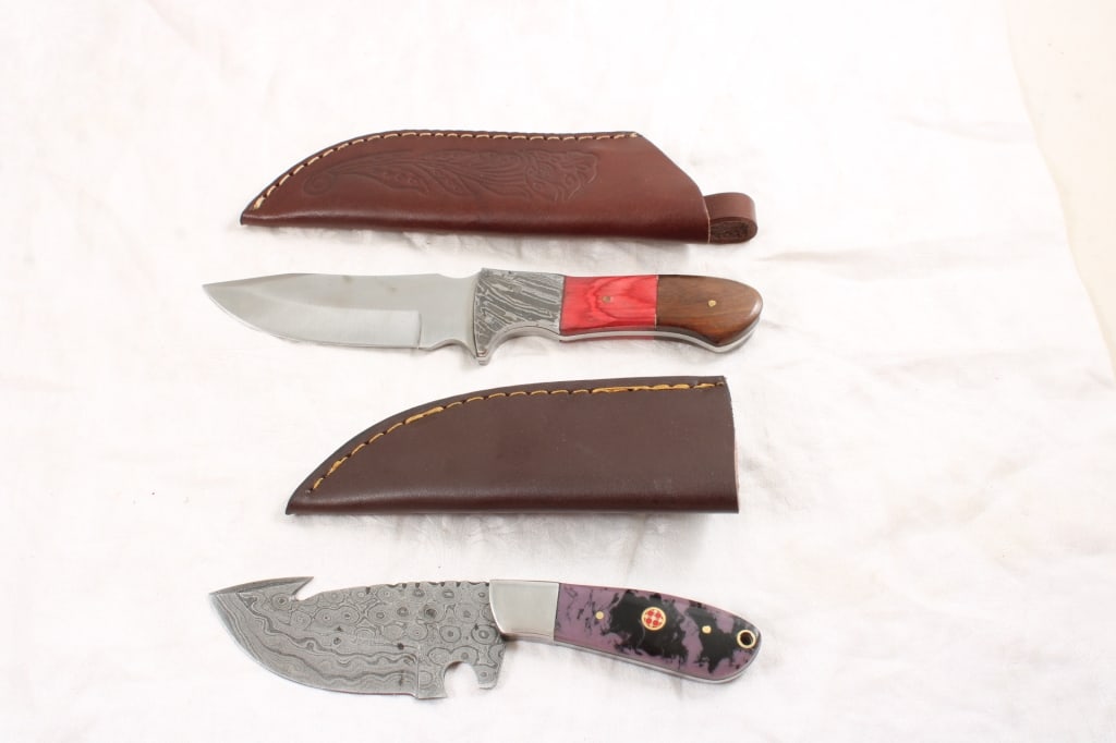 2 Custom Made Fixed Blade Knives in Sheaths: 2 Custom Made Fixed Blade Knives in Sheaths - 1 is Damascus. Lot Size 10" x 4" x 4". 1 Lb. Photos are part of description (Live Auctioneers on displays a max of 20 photos -check other polatforms