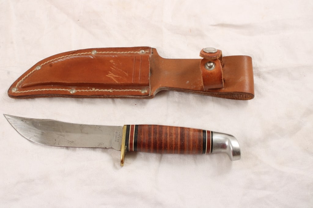 Western Fixed Blade Knife L-66 in Leather Sheath (1 of 9)