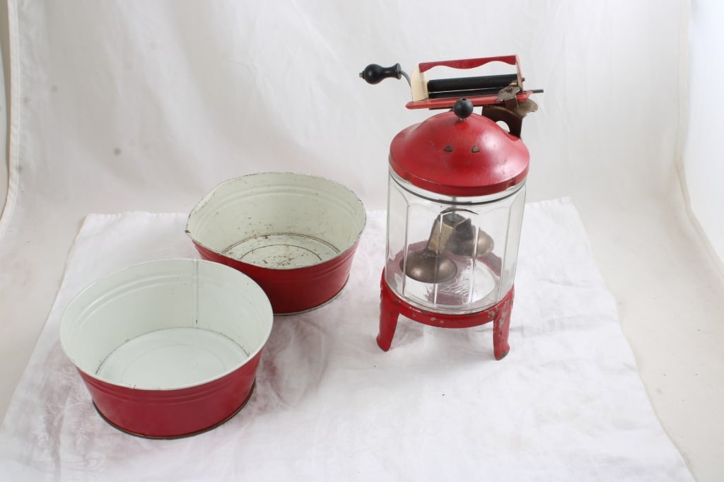 Wolverine Toy Washing Machine: Wolverine Toy Washing Machine - Lot Size 12" x 12" x 12". 3 Lbs. Photos are part of description (Live Auctioneers on displays a max of 20 photos -check other polatforms for all photos). Please ask