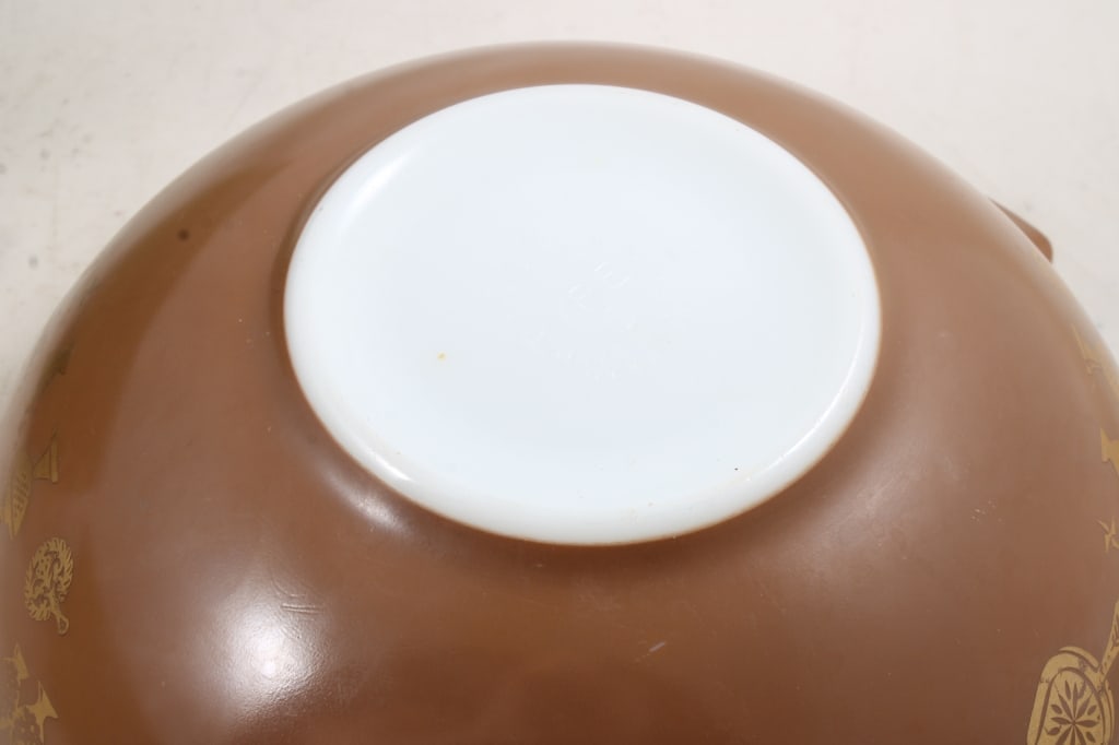 3 Pyrex Nesting Bowls - 11