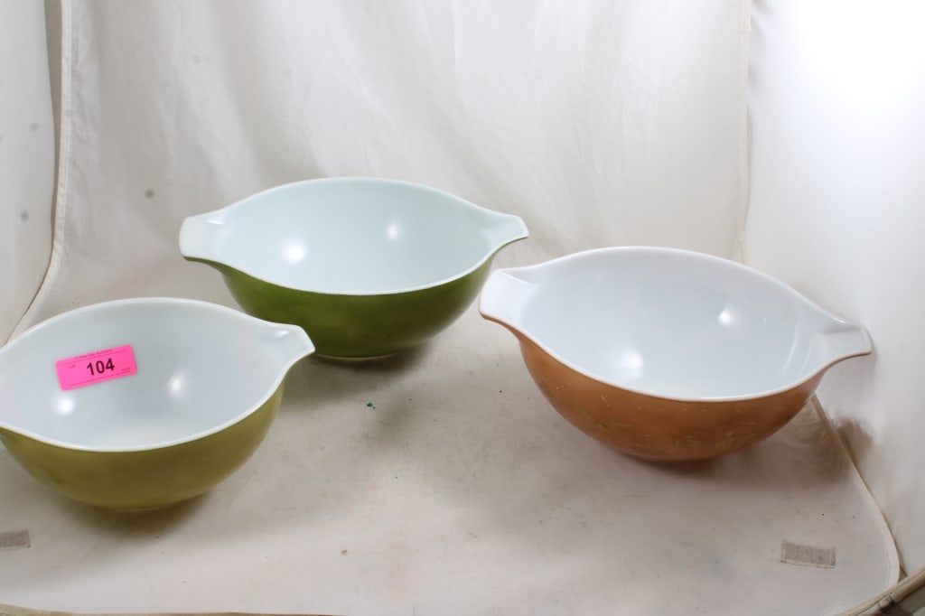3 Pyrex Nesting Bowls (1 of 12)