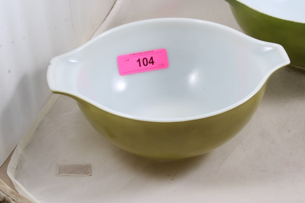 3 Pyrex Nesting Bowls - 2