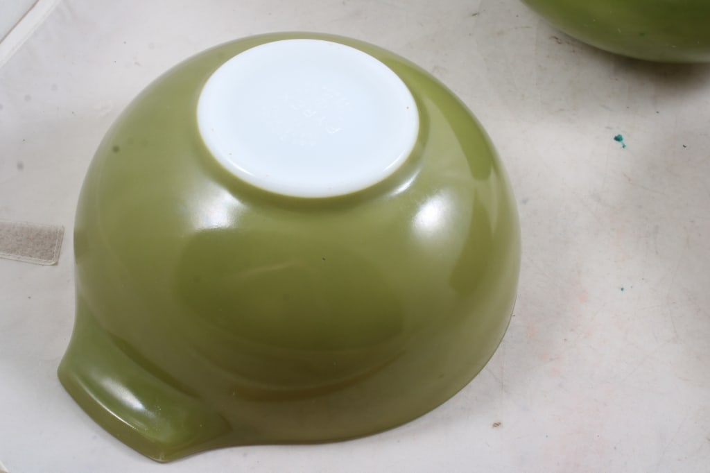 3 Pyrex Nesting Bowls - 3