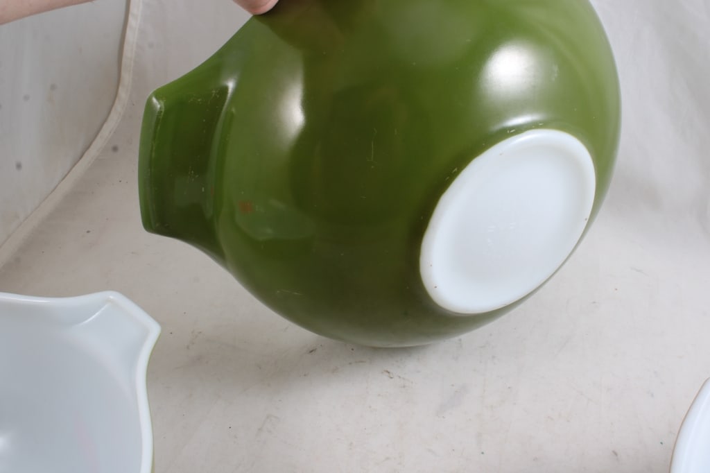 3 Pyrex Nesting Bowls - 6