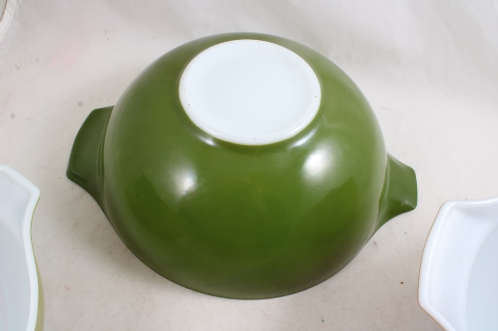 3 Pyrex Nesting Bowls - 7