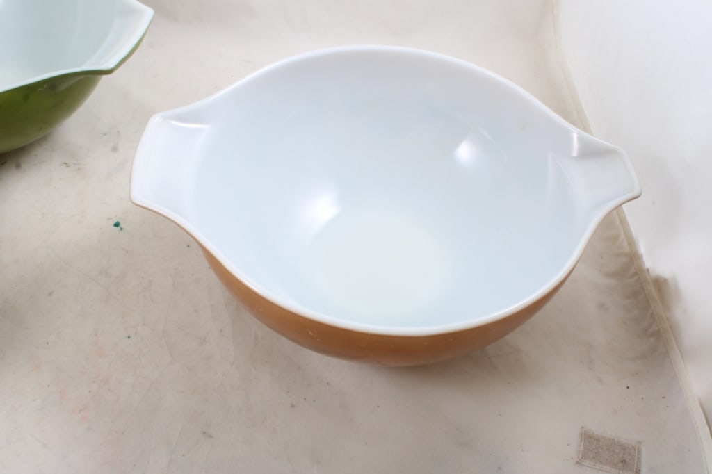3 Pyrex Nesting Bowls - 8