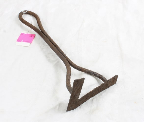 Antique #7 Branding Iron: Antique #7 Branding Iron - Lot Size 11" x 4" x 4". 1 Lb. Photos are part of description (Live Auctioneers on displays a max of 20 photos -check other polatforms for all photos). Please ask questions a