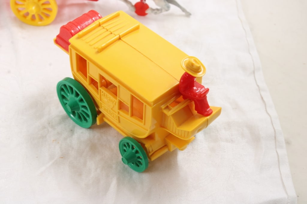 6 Hardy Western Toy Wagons, Horses, Drivers - 11