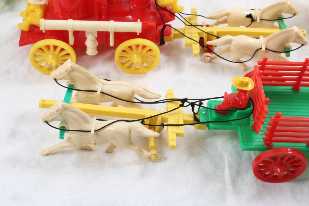 6 Hardy Western Toy Wagons, Horses, Drivers - 2