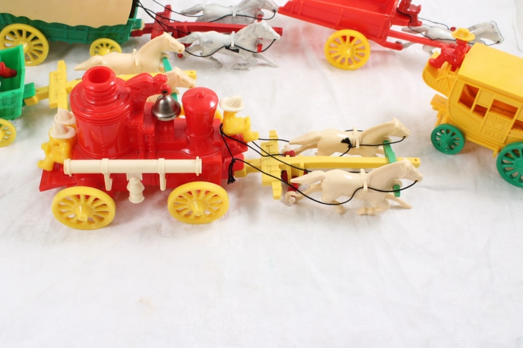 6 Hardy Western Toy Wagons, Horses, Drivers - 7