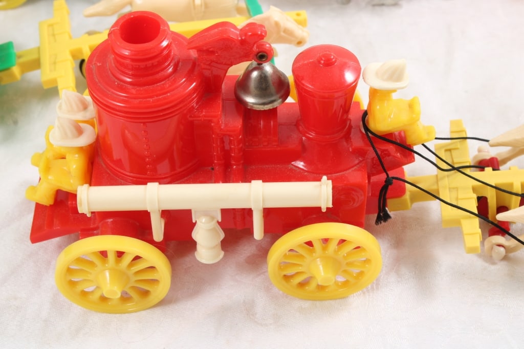 6 Hardy Western Toy Wagons, Horses, Drivers - 8