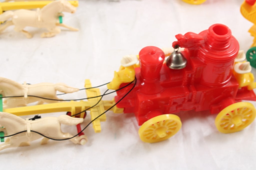 6 Hardy Western Toy Wagons, Horses, Drivers - 9