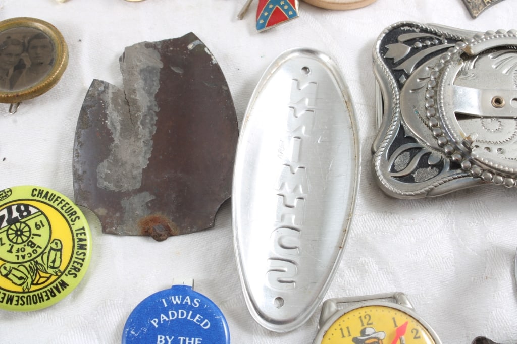 Pinbacks, Tokens, Bicycle Emblems & More - 10