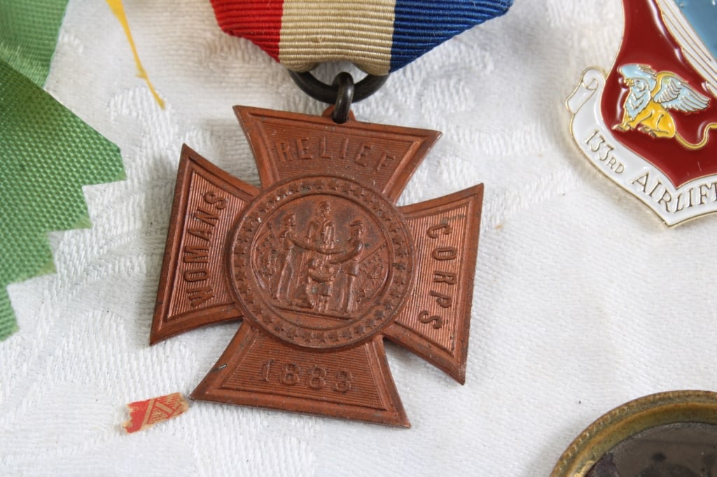 Pinbacks, Tokens, Bicycle Emblems & More - 19