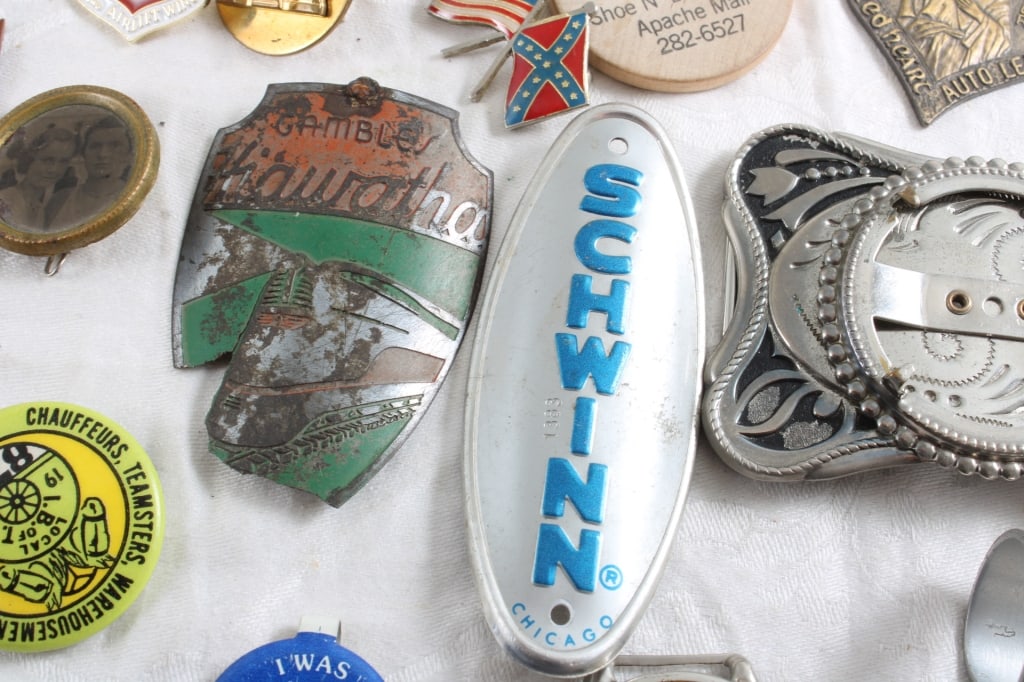 Pinbacks, Tokens, Bicycle Emblems & More - 8