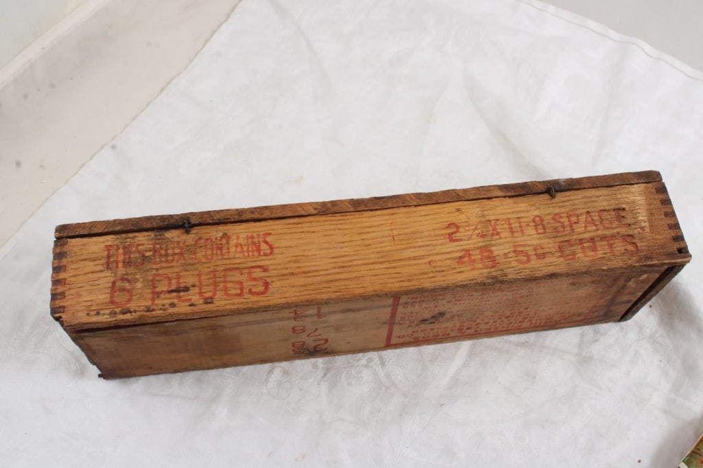 Boot Jack Tobacco Box, 2 Souvenir Cigars - 9