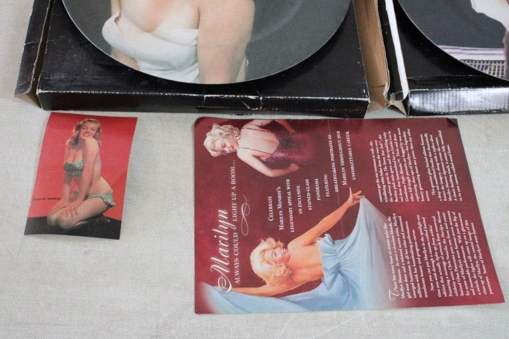 Marilyn Monroe Signs, Tray, Postcards, Stamps - 2
