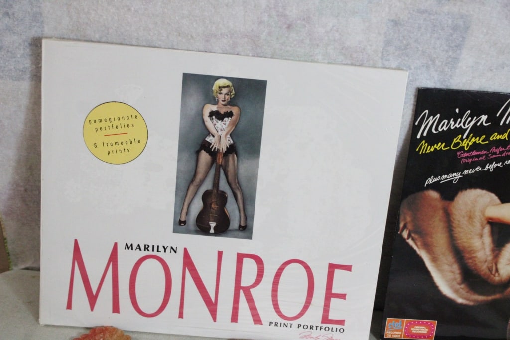 Marilyn Monroe Records and Prints, Nude Paintings - 2