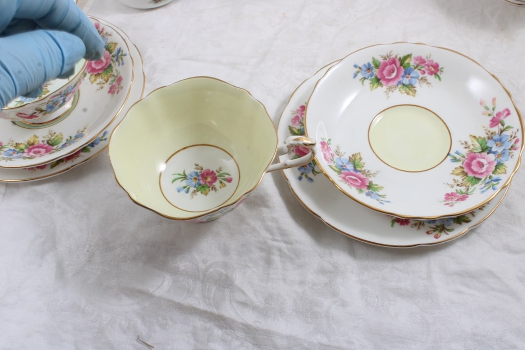 England Queen Teacup Sets, Cream, Sugar, Lefton - 10