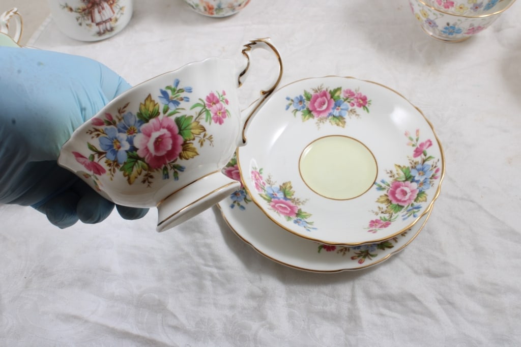 England Queen Teacup Sets, Cream, Sugar, Lefton - 11