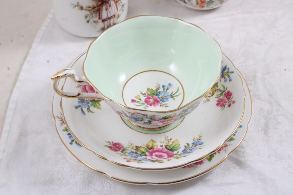 England Queen Teacup Sets, Cream, Sugar, Lefton - 2