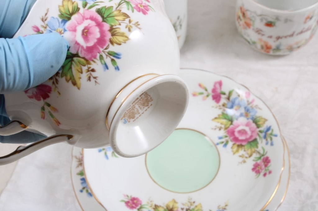 England Queen Teacup Sets, Cream, Sugar, Lefton - 3