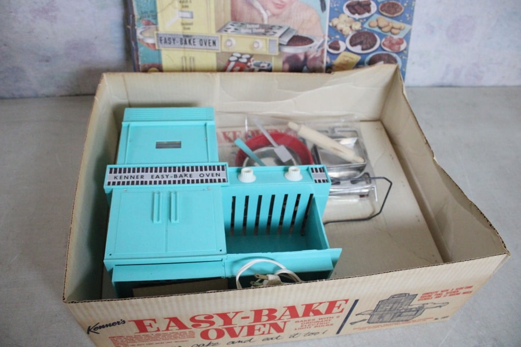 1964 Kenner Easy Bake Oven in Box Works - 14