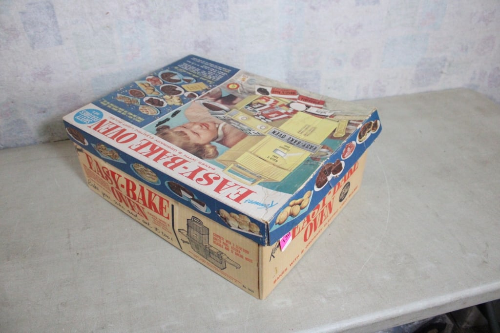 1964 Kenner Easy Bake Oven in Box Works - 16
