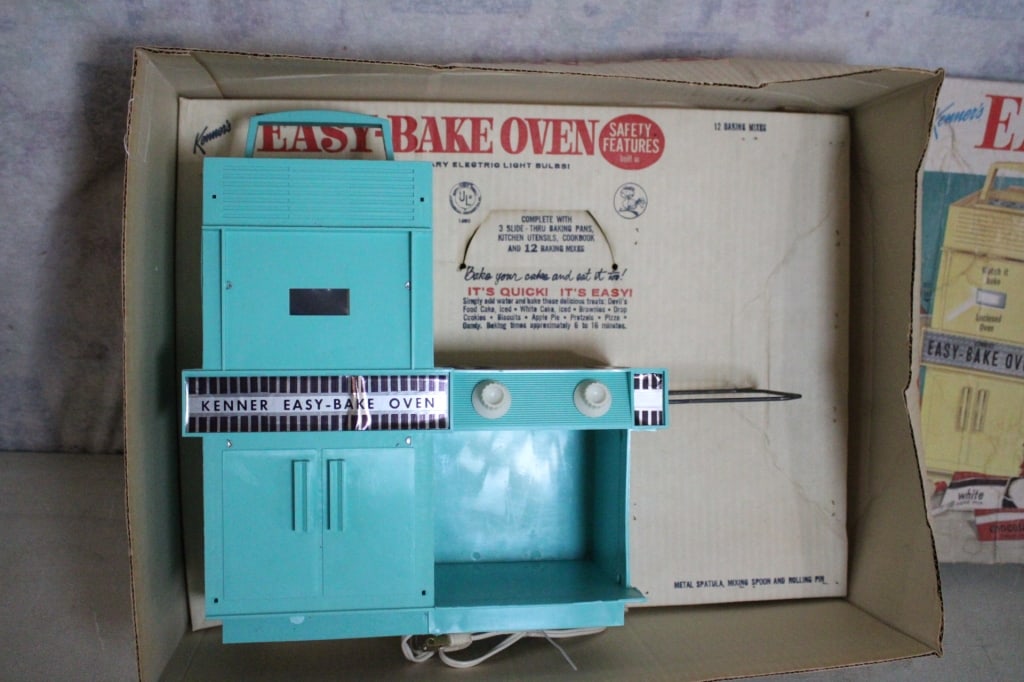 1964 Kenner Easy Bake Oven in Box Works - 2