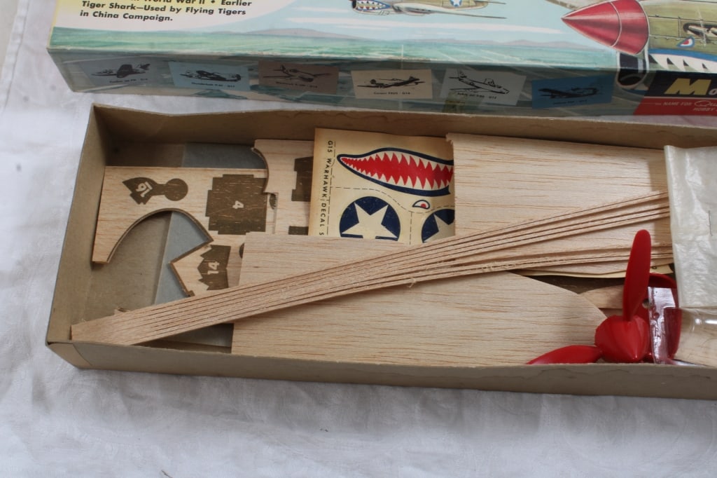 4 Airplane Model Kits Revell, Monogram, Others - 12